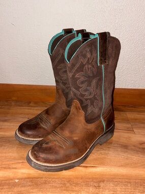 Ariat Women's Delilah Cowgirl Boots, Round Toe- size 6.5
